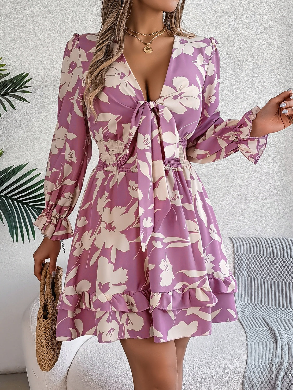 Roze mini jurk met bloemenprint, diepe V-hals met strik en elastische taille – elegante damesjurk voor diner, vakantie en avond uit