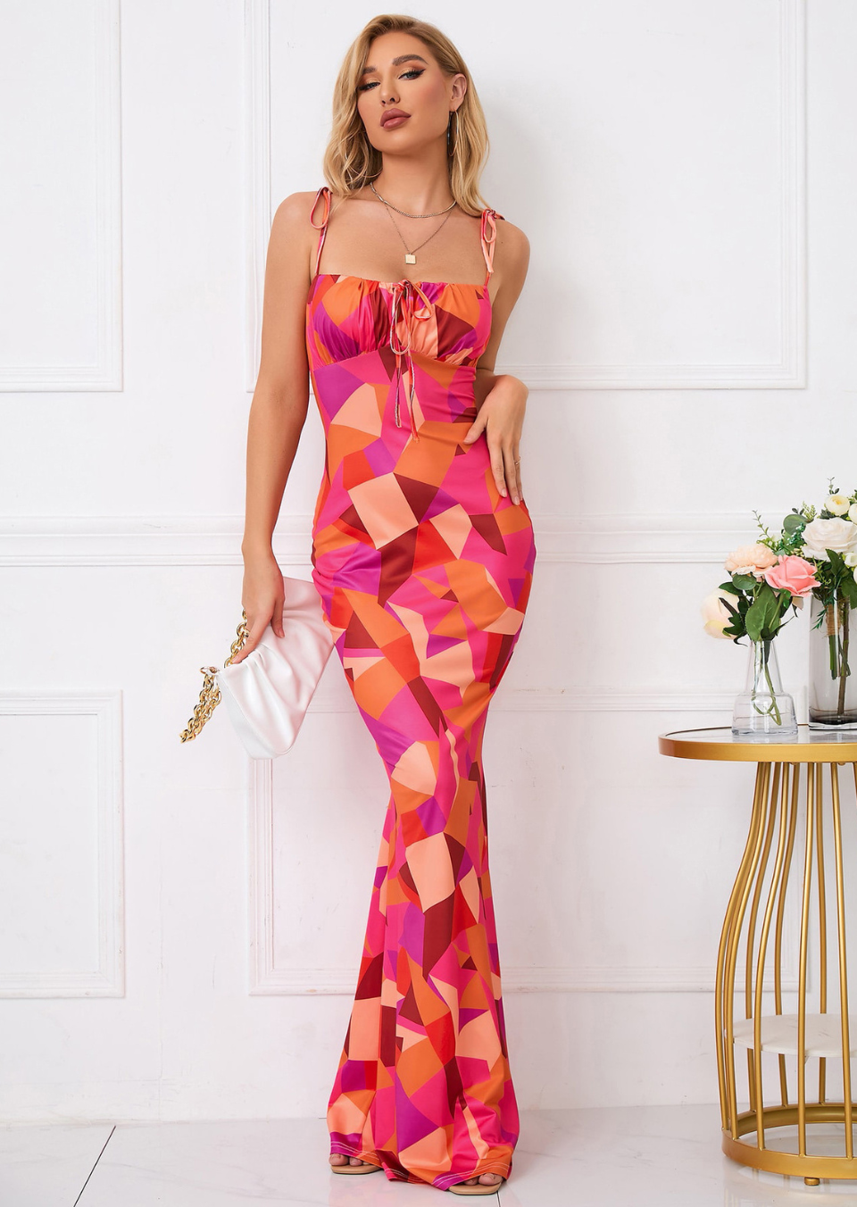 Taylor roze maxi jurk met bloemenprint en strikbandjes