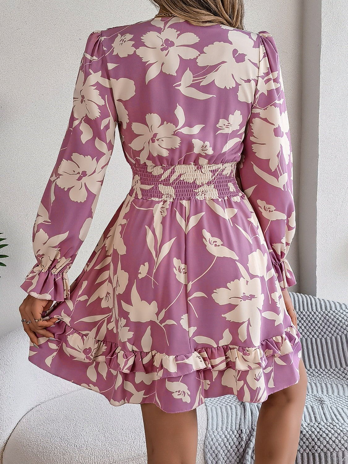 Roze mini jurk met bloemenprint, diepe V-hals met strik en elastische taille – elegante damesjurk voor diner, vakantie en avond uit
