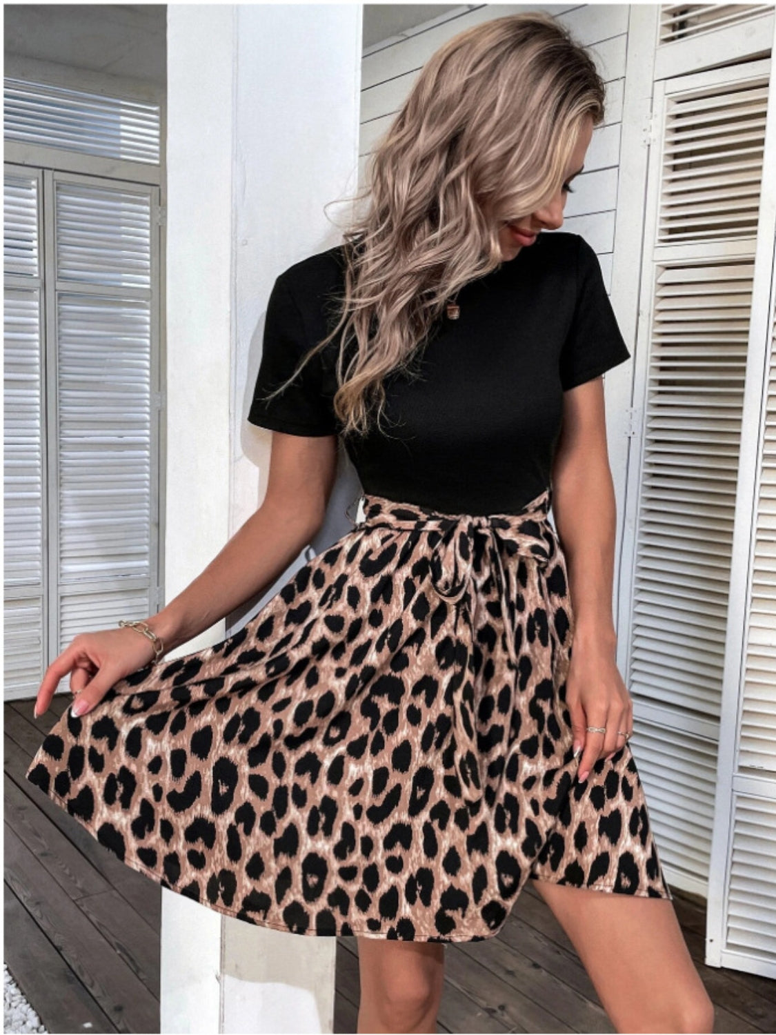 Damesrok met beige panterprint en taille strik – stijlvolle rok voor zomer en avondjes uit