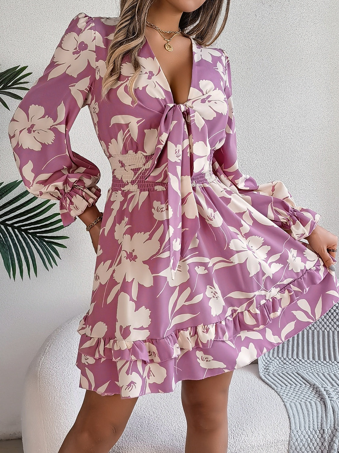 Roze mini jurk met bloemenprint, diepe V-hals met strik en elastische taille – elegante damesjurk voor diner, vakantie en avond uit