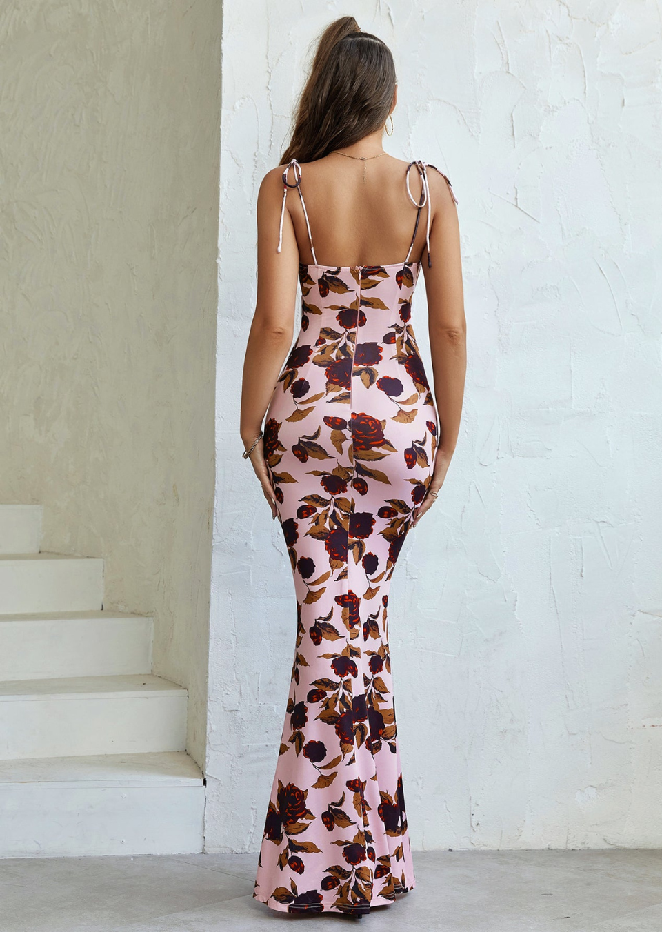 Taylor roze maxi jurk met bloemenprint en strikbandjes achterkant