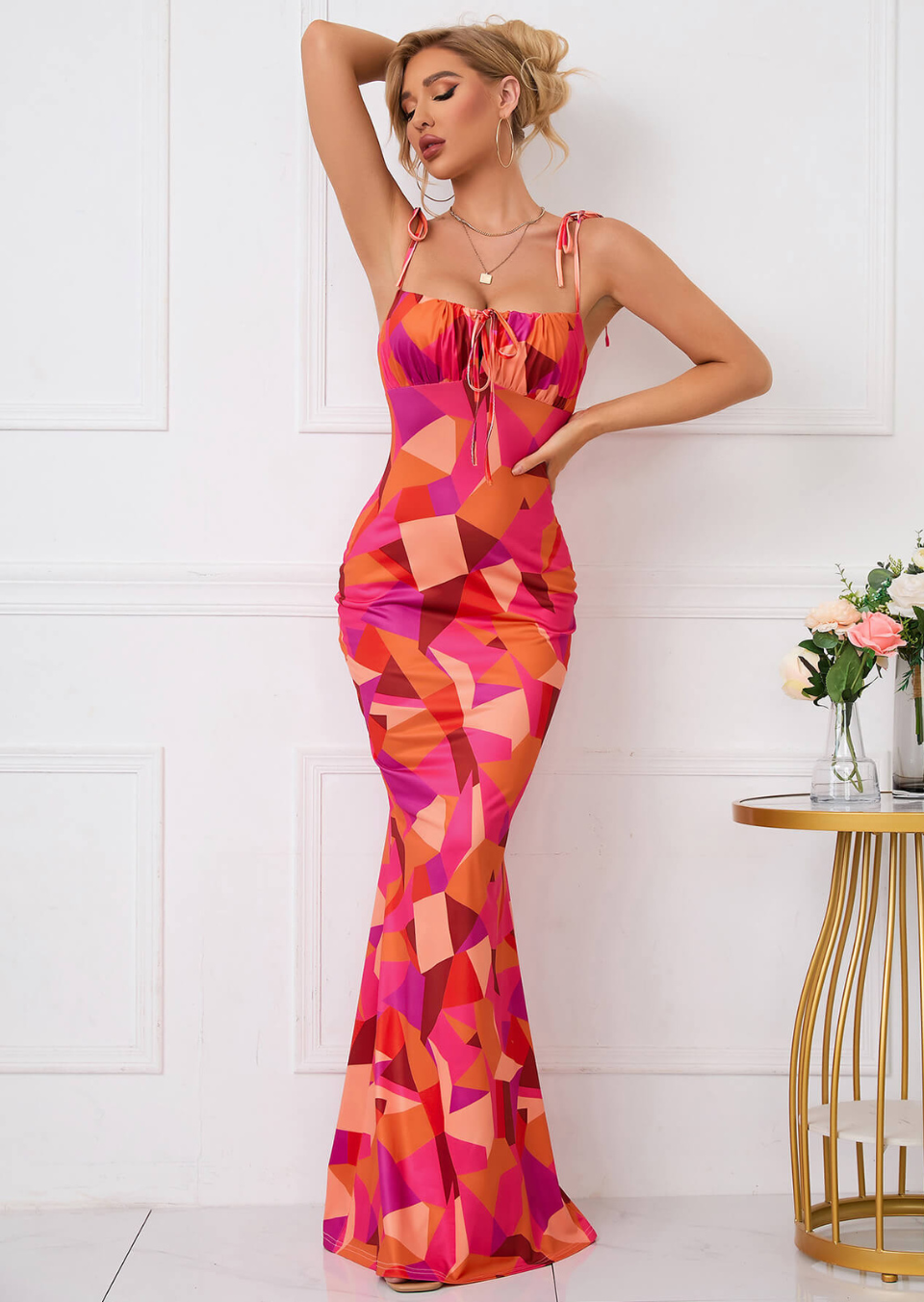 Taylor roze maxi jurk met bloemenprint en strikbandjes