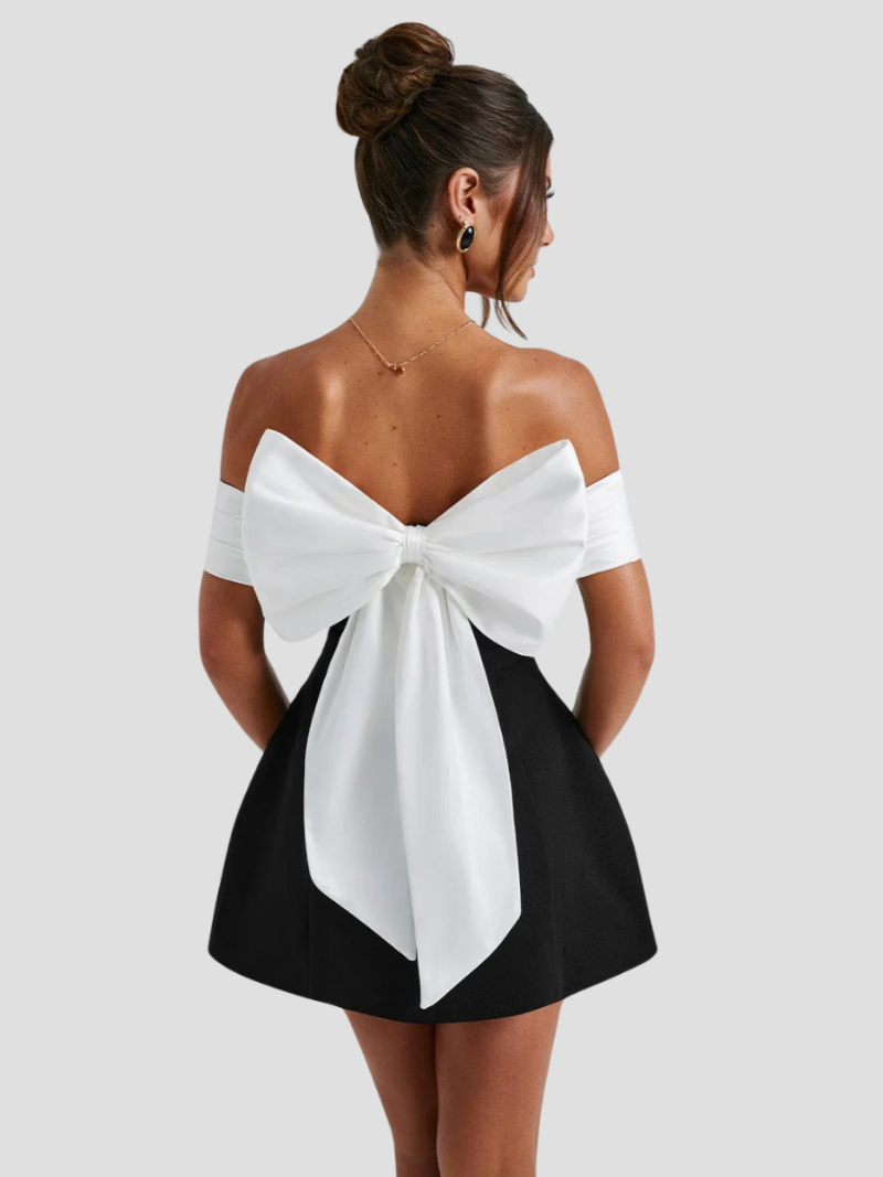 Anouk zwart-witte off-shoulder mini jurk met strikdetail – achterkant