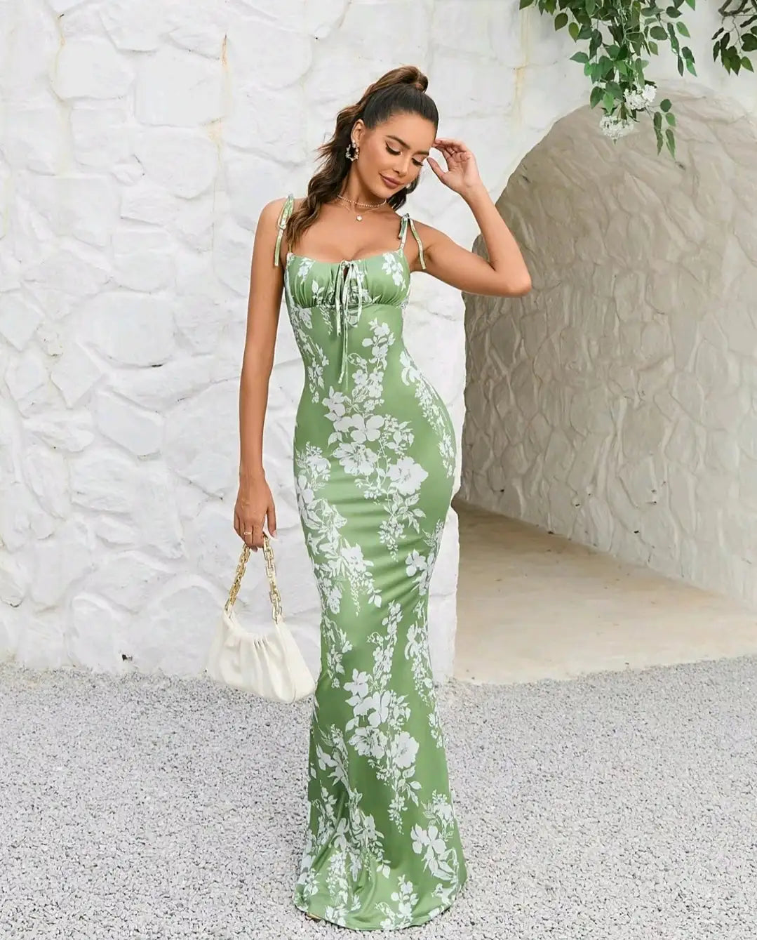 Taylor groene maxi jurk met bloemenprint en strikbandjes