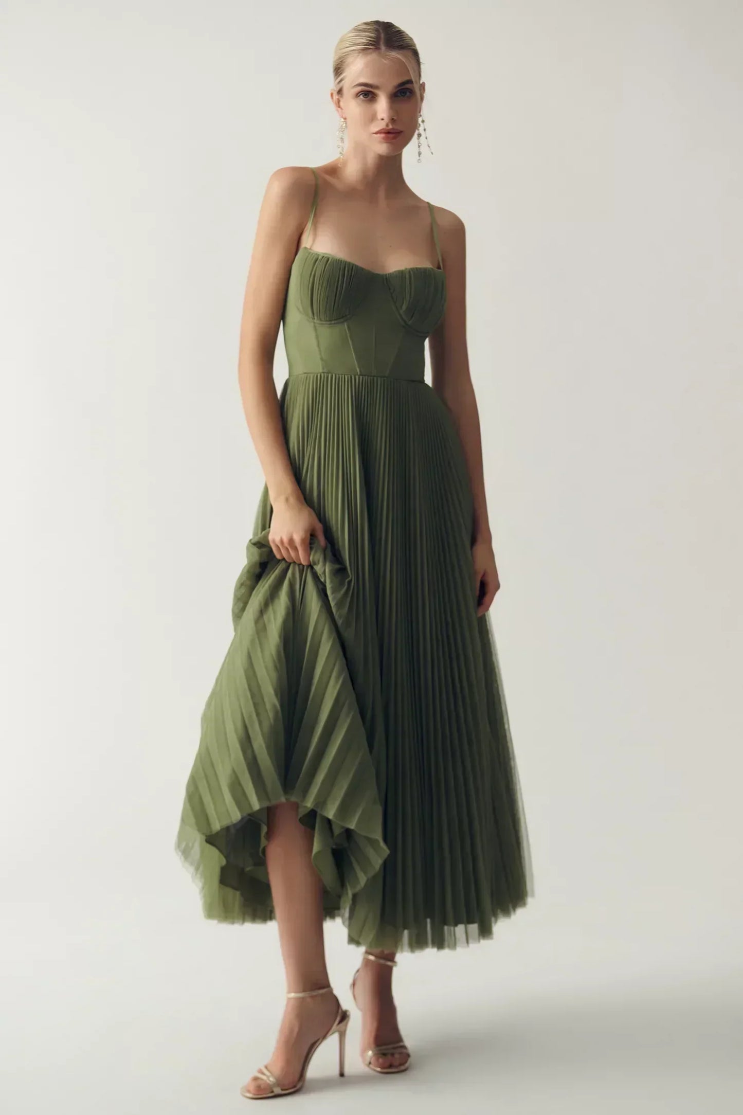 Donatella groene midi jurk met plissé rok en sweetheart halslijn