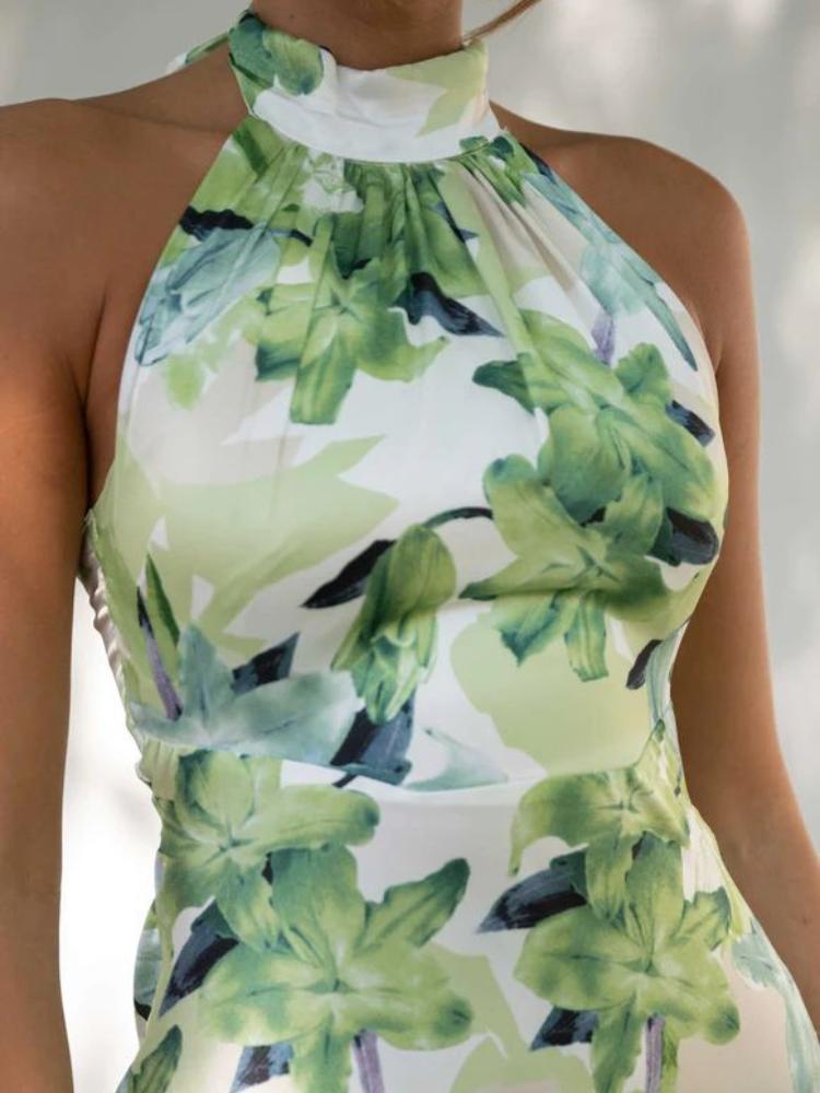 Groene satijnen halterneck midi jurk met bloemenprint en open rug – elegante damesjurk voor bruiloft, diner en zomerfeest