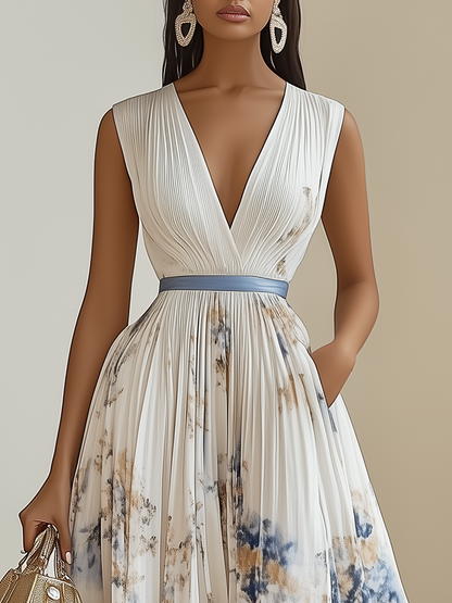Vivienne plissé midi jurk met V-hals en romantische print in blauw en beige – Ivory & Silk