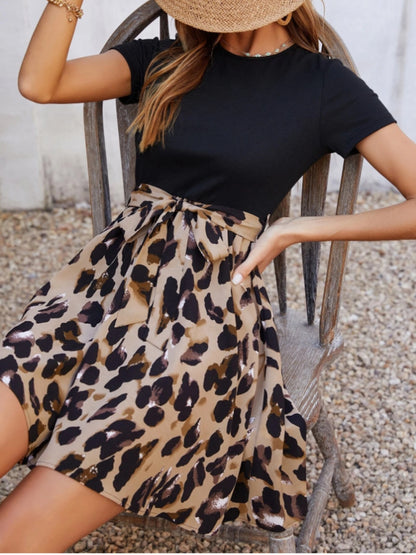 Damesrok met beige panterprint en taille strik – stijlvolle rok voor zomer en avondjes uit