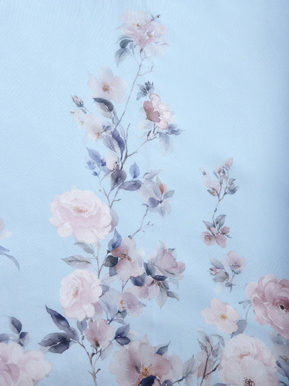 Fiona blauwe maxi jurk met romantische bloemenprint close up