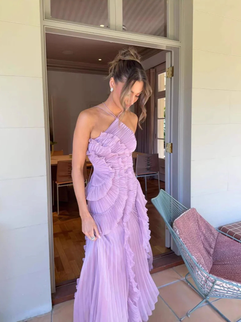 Valeria lila one-shoulder maxi jurk met plissé en ruches