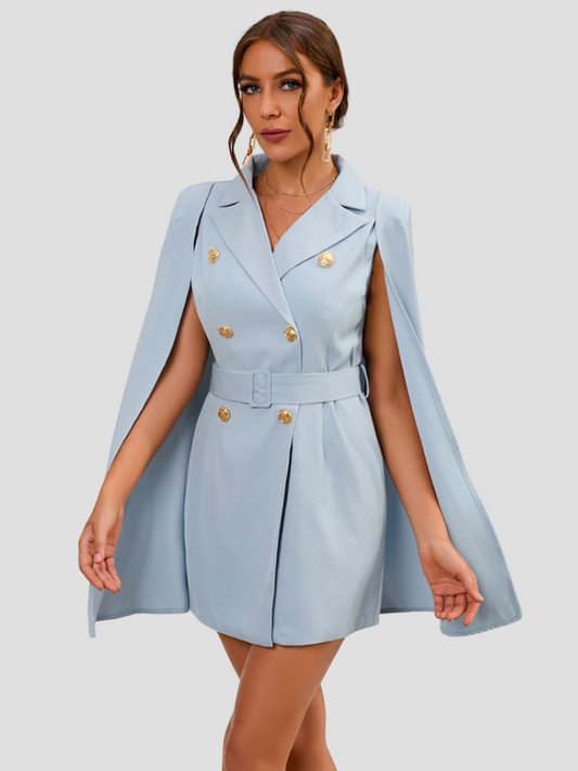 Sabine lichtblauwe cape blazer jurk met gouden knopen