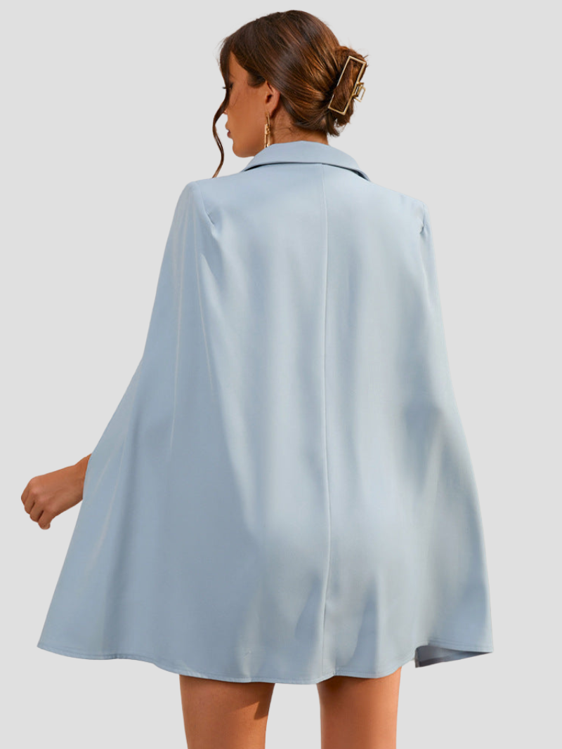 Sabine lichtblauwe cape blazer jurk met gouden knopen