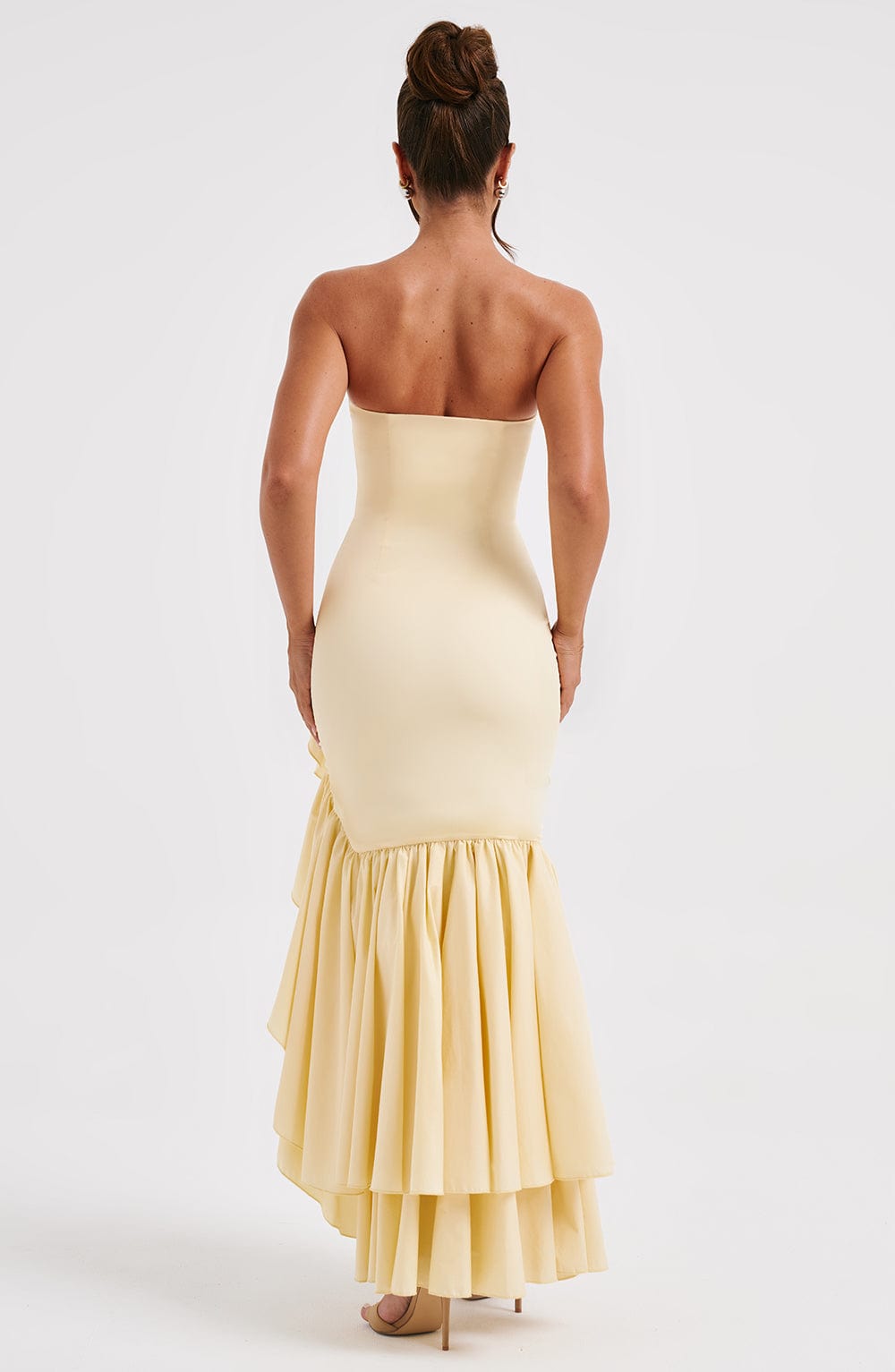 Nerina strapless maxi jurk met ruffles en split 