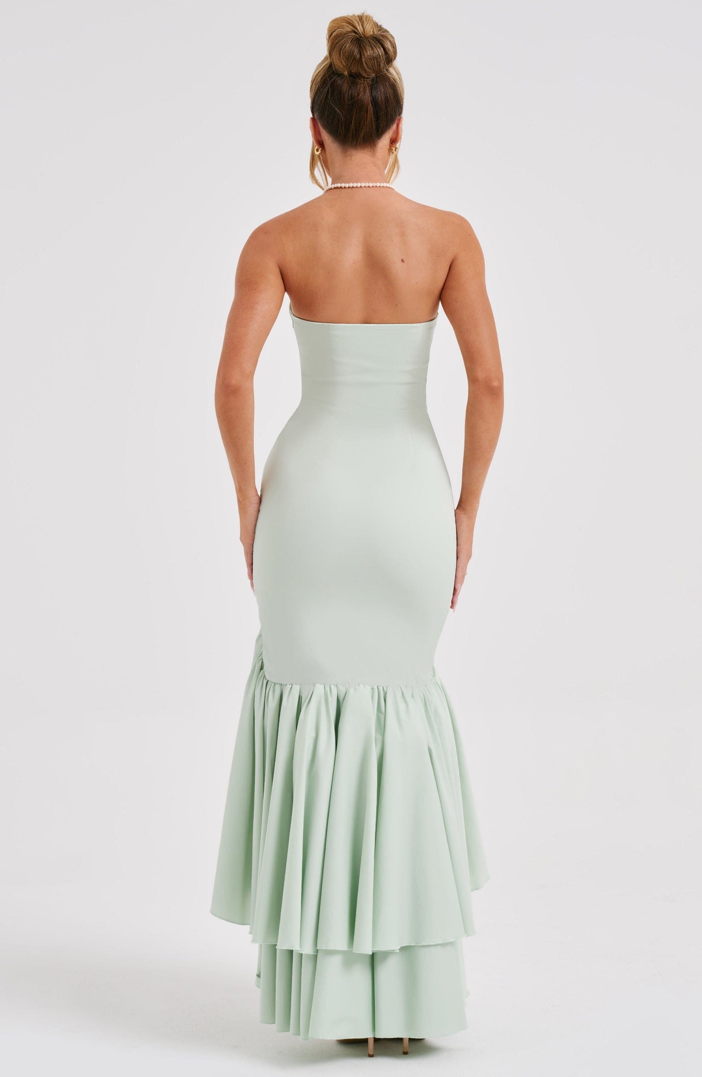 Nerina strapless maxi jurk met ruffles en split 