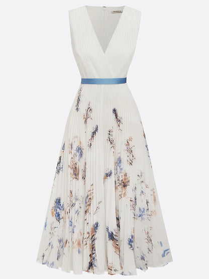Vivienne plissé midi jurk met V-hals en romantische print in blauw en beige – Ivory & Silk