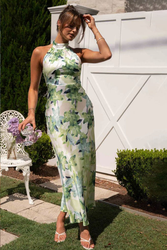 Groene satijnen halterneck midi jurk met bloemenprint en open rug – elegante damesjurk voor bruiloft, diner en zomerfeest